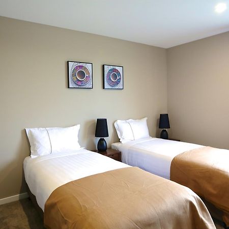 Golden Sun Apartment -Two Bedrooms, Three Bedrooms Christchurch Bagian luar foto