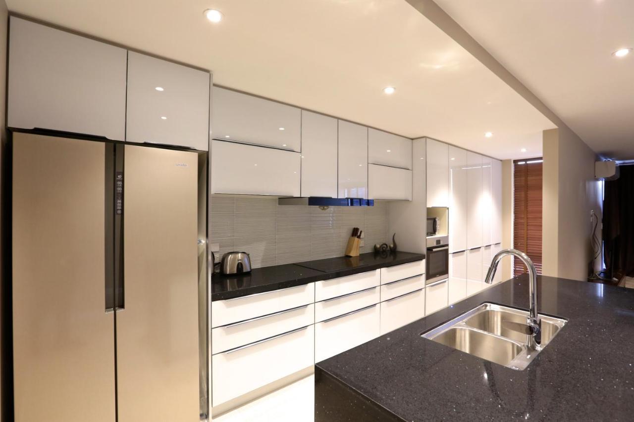 Golden Sun Apartment -Two Bedrooms, Three Bedrooms Christchurch Bagian luar foto