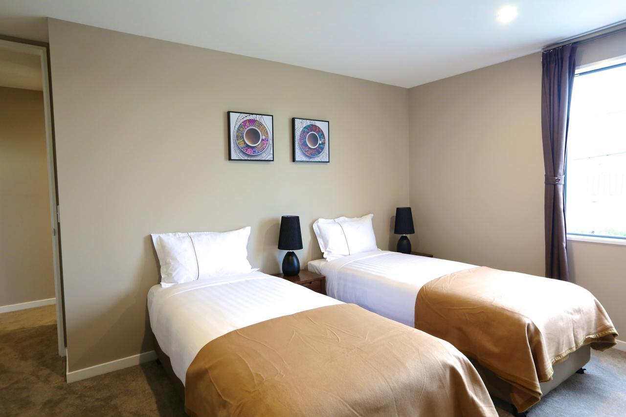 Golden Sun Apartment -Two Bedrooms, Three Bedrooms Christchurch Bagian luar foto