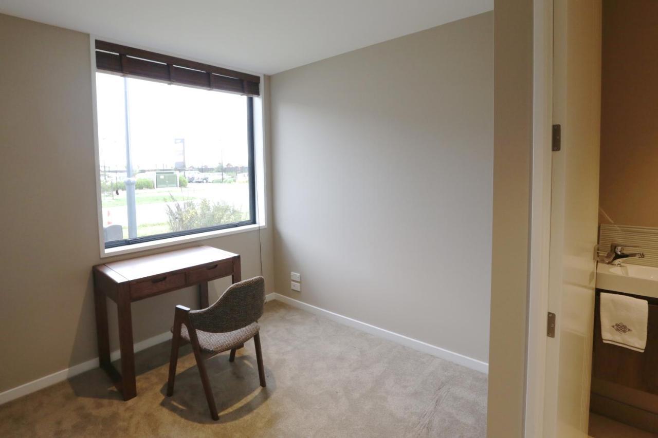 Golden Sun Apartment -Two Bedrooms, Three Bedrooms Christchurch Bagian luar foto