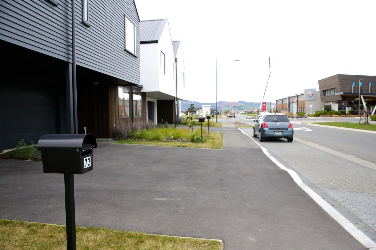 Golden Sun Apartment -Two Bedrooms, Three Bedrooms Christchurch Bagian luar foto
