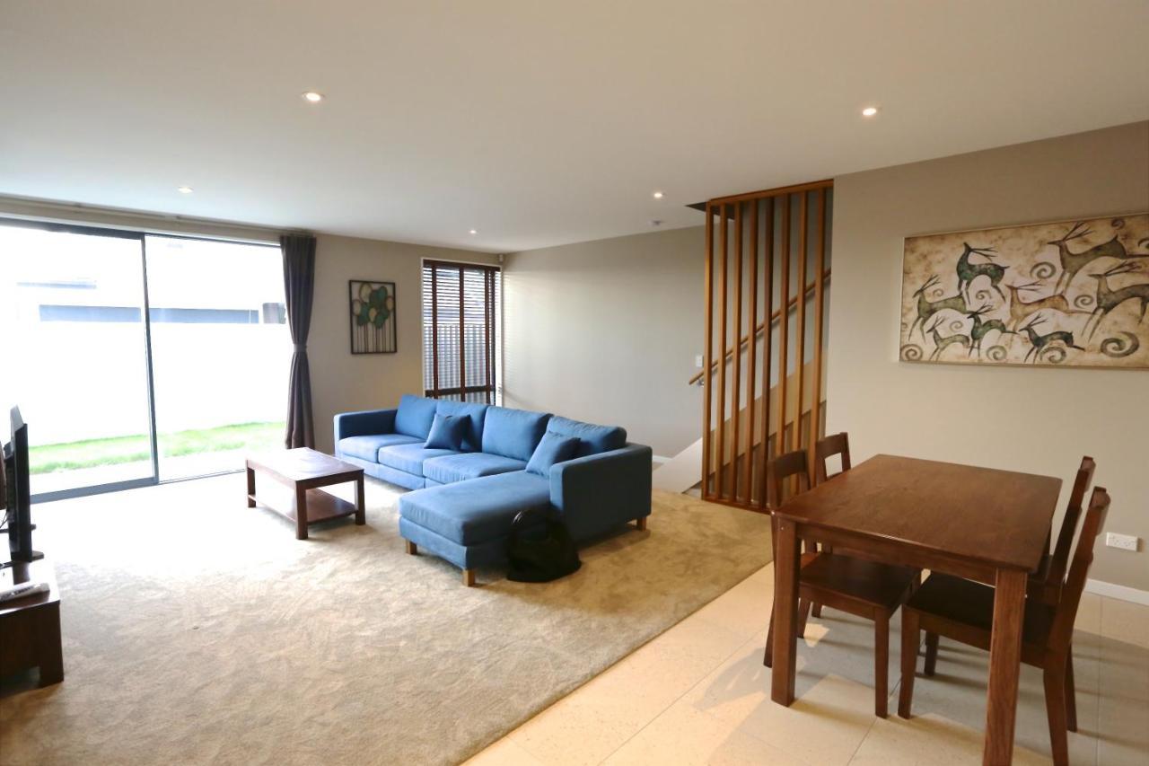 Golden Sun Apartment -Two Bedrooms, Three Bedrooms Christchurch Bagian luar foto