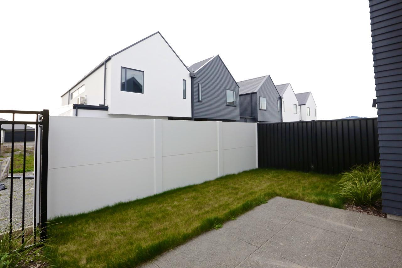Golden Sun Apartment -Two Bedrooms, Three Bedrooms Christchurch Bagian luar foto