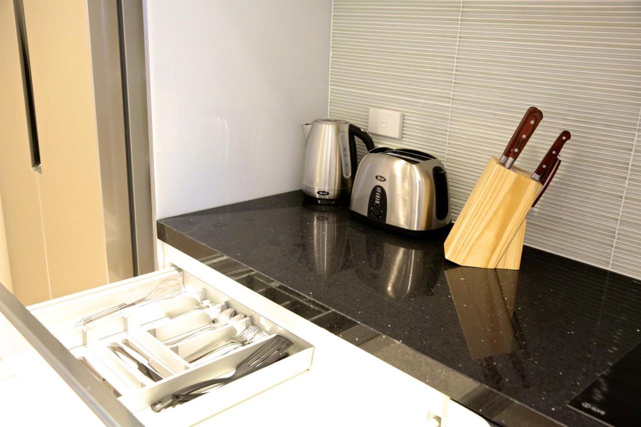 Golden Sun Apartment -Two Bedrooms, Three Bedrooms Christchurch Bagian luar foto